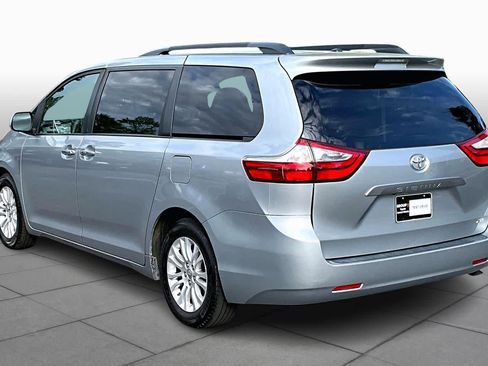 Used 2015 Toyota Sienna XLE image 12