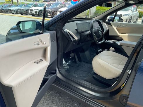 Used 2024 BMW iX xDrive50 w/ Premium Package AWD/4WD image 31