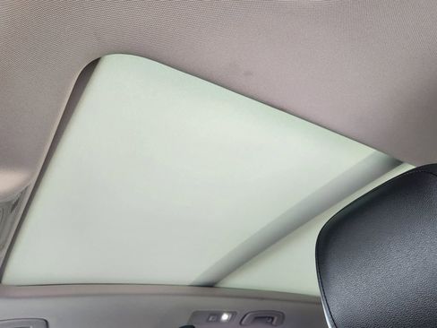 Used 2021 Volkswagen Tiguan SE w/ Panoramic Sunroof Package image 14