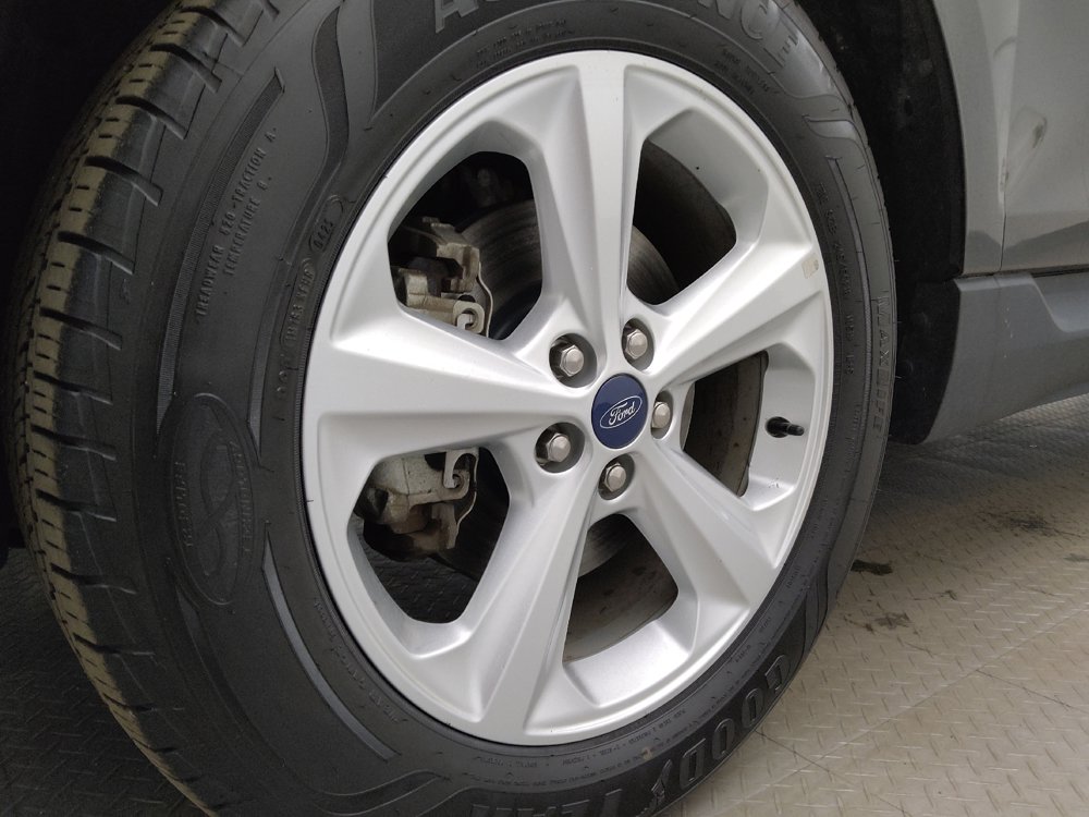 Used 2018 Ford Edge SE FWD image 31