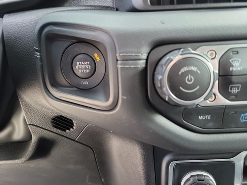 Used 2025 RAM 1500 Limited AWD/4WD image 20