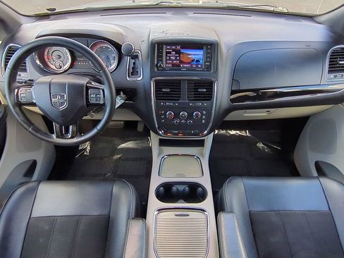 Used 2019 Dodge Grand Caravan SXT image 14