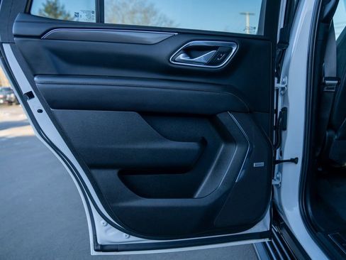 Used 2024 GMC Yukon AT4 w/ Technology Package image 16