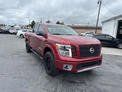 Used 2019 Nissan Titan PRO-4X image 13