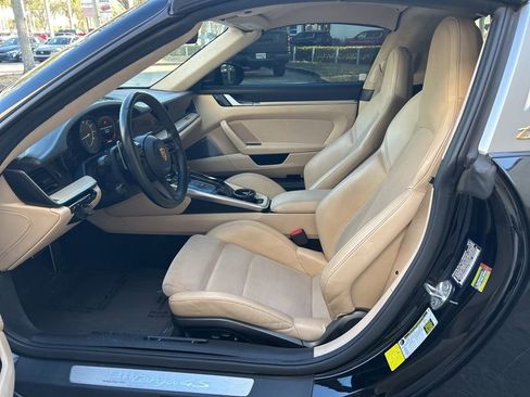 Used 2021 Porsche 911 Targa 4S Heritage Design image 11