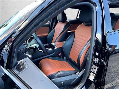 Used 2024 Mercedes-Benz GLC 300 4MATIC image 26