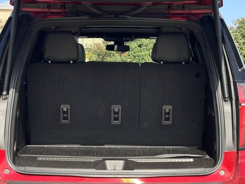 Used 2021 Chevrolet Tahoe Z71 w/ Luxury Package image 35