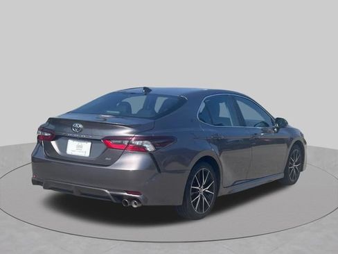 Used 2024 Toyota Camry SE FWD image 3