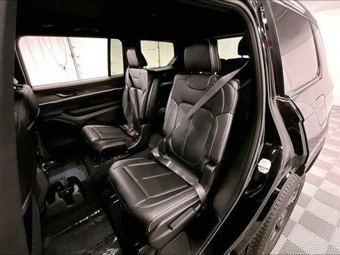Used 2025 Jeep Grand Cherokee L Limited w/ Black Appearance Package AWD/4WD image 24