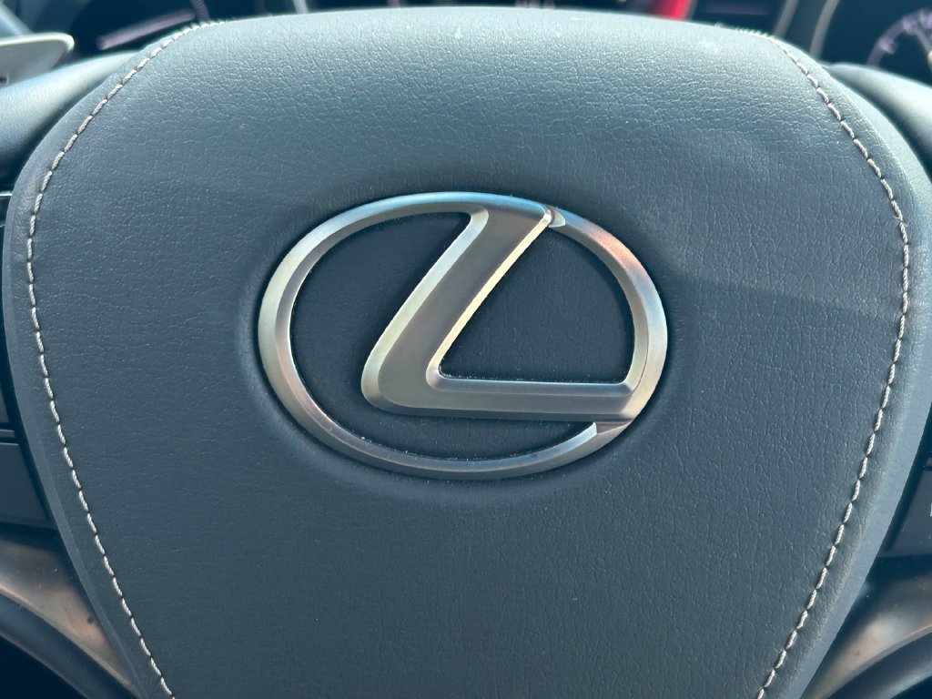 Used 2022 Lexus LS 500 w/ Interior Upgrade Package RWD image 38