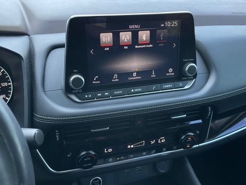 Used 2023 Nissan Rogue SL FWD image 17