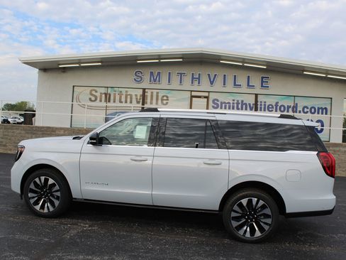 New 2025 Ford Expedition Max Platinum w/ Driver's Package image 2