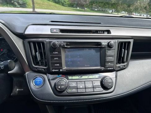 Used 2018 Toyota RAV4 XLE AWD/4WD image 15