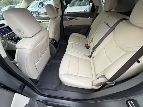 Used 2023 Cadillac XT5 Premium Luxury FWD image 12