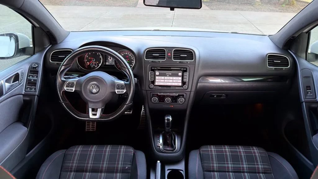 Used 2011 Volkswagen GTI 4-Door FWD image 33