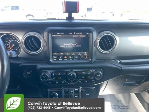 Used 2018 Jeep Wrangler Unlimited Sahara AWD/4WD image 11
