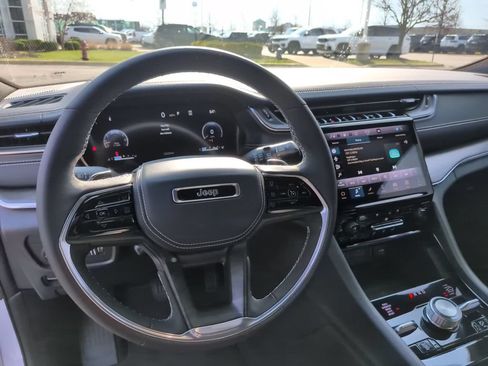 Used 2025 Jeep Grand Cherokee L Overland w/ Luxury Tech Group IV AWD/4WD image 34