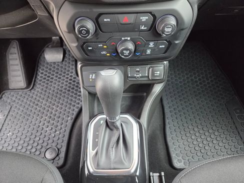 Used 2022 Jeep Renegade Altitude AWD/4WD image 31