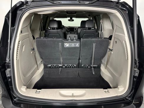 Used 2018 Chrysler Pacifica Touring-L w/ Premium Audio Group image 25