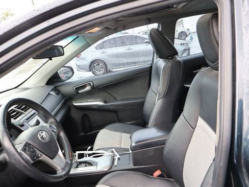 Used 2014 Toyota Camry SE FWD image 11