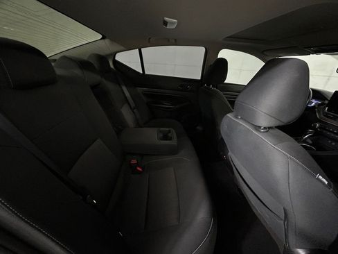 Used 2024 Nissan Altima 2.5 SV w/ SV Premium Package AWD/4WD image 17