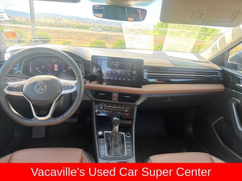 Used 2025 Volkswagen Jetta SEL FWD image 12