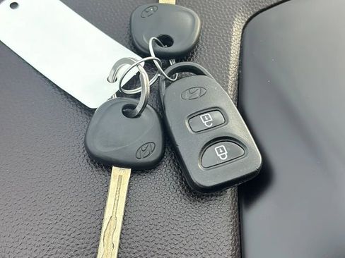 Used 2012 Hyundai Tucson GLS image 28