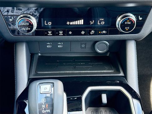 New 2025 Mitsubishi Outlander SE image 16