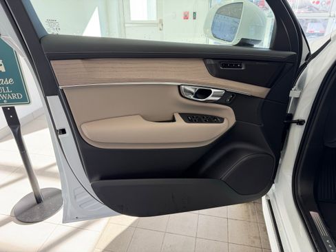 New 2026 Volvo XC90 B6 Plus w/ Protection Package Premier image 15