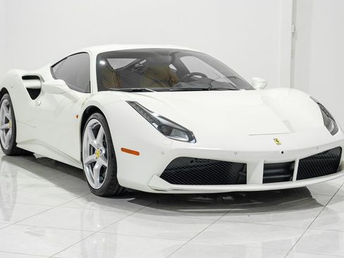 Used 2019 Ferrari 488 GTB Base image 3