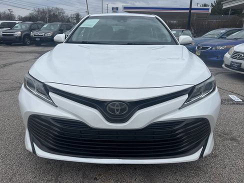 Used 2018 Toyota Camry LE image 2