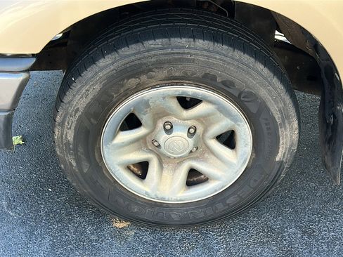 Used 2003 Toyota Tacoma 2WD Regular Cab image 9