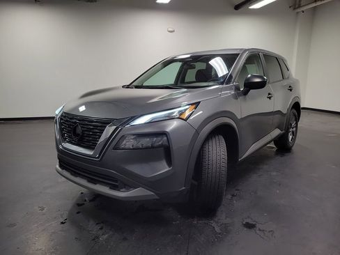 Used 2023 Nissan Rogue S image 4