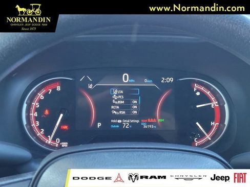 Used 2025 Toyota RAV4 XLE AWD/4WD image 8