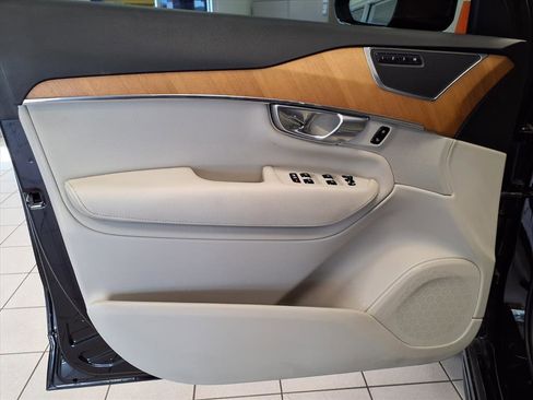Used 2021 Volvo XC90 T6 Momentum w/ Climate Package image 22