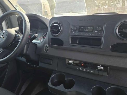 Used 2025 Mercedes-Benz Sprinter 2500 image 11