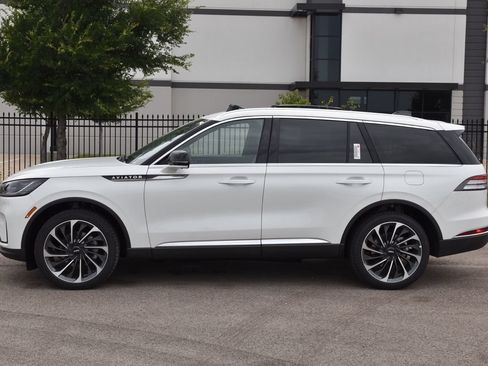 New 2026 Lincoln Aviator Reserve AWD/4WD image 11