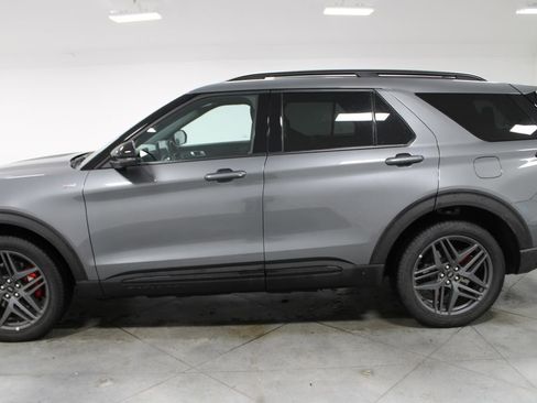 Used 2025 Ford Explorer ST-Line w/ ST-Line Street Pack image 6