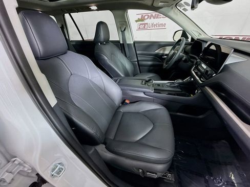 Certified 2025 Toyota Grand Highlander AWD Hybrid image 35