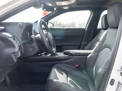 Used 2024 Lexus UX 250h AWD w/ Premium Package image 9