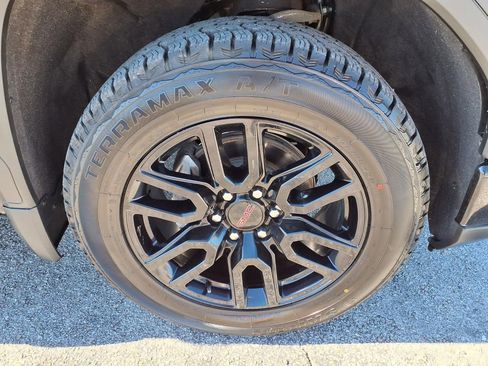 Used 2022 GMC Sierra 1500 Elevation w/ X31 Off-Road Package image 9