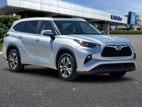 Used 2023 Toyota Highlander XLE FWD image 10