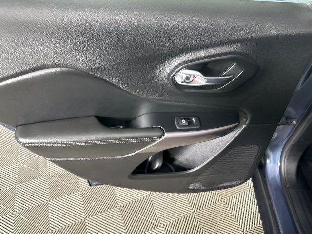 Used 2019 Jeep Cherokee Limited AWD/4WD image 7