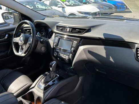 Used 2022 Nissan Rogue Sport SL FWD image 14