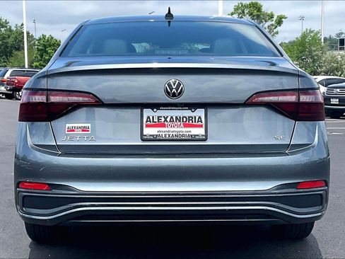 Used 2024 Volkswagen Jetta SE FWD image 4