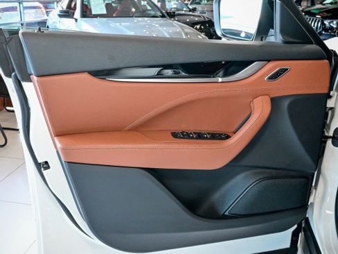 Used 2022 Maserati Levante GT image 16