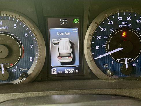 Used 2020 Toyota Sienna XLE Premium FWD image 18
