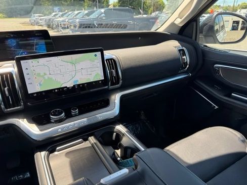 Used 2025 Ford Expedition Platinum AWD/4WD image 26