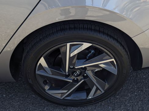 Certified 2025 Hyundai Elantra SEL image 7