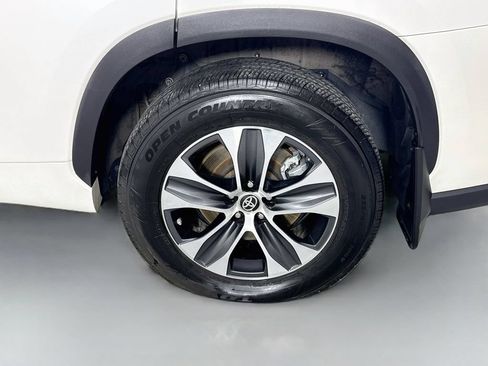 Used 2021 Toyota Highlander XLE AWD/4WD image 33